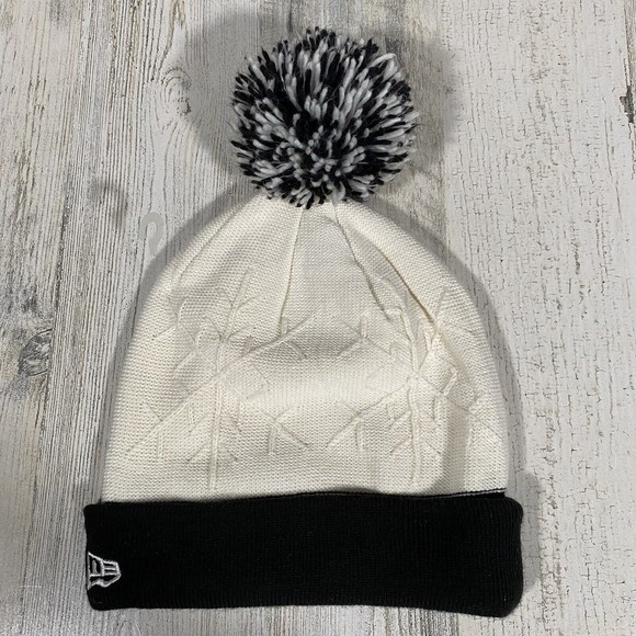 New Era Chicago Blackhawks Women's Beanie Pom Knit Snowflake Hat Cap Adult NHL - Picture 2 of 6